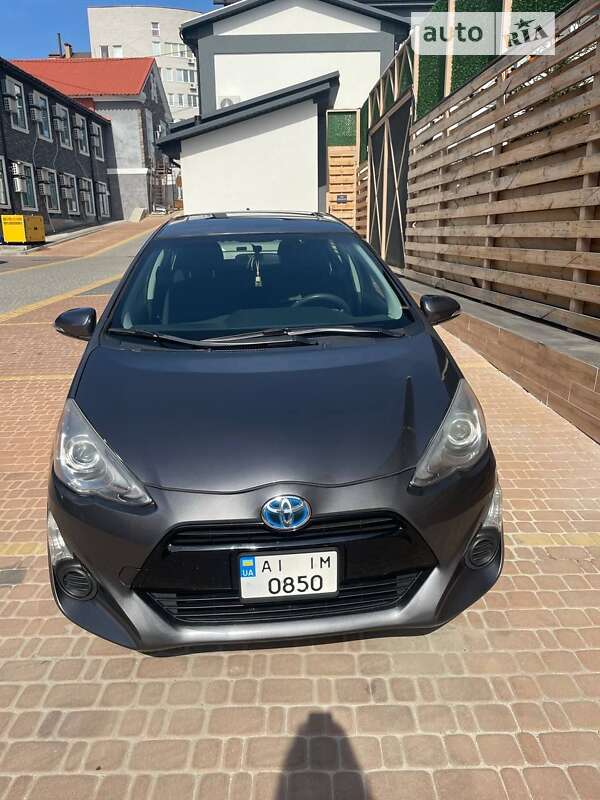 2015 TOYOTA Prius C