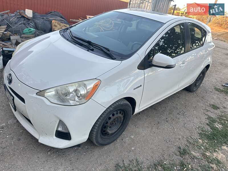 2012 TOYOTA Prius C
