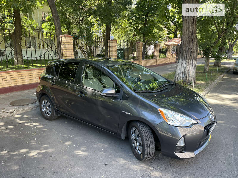 2014 TOYOTA Prius C