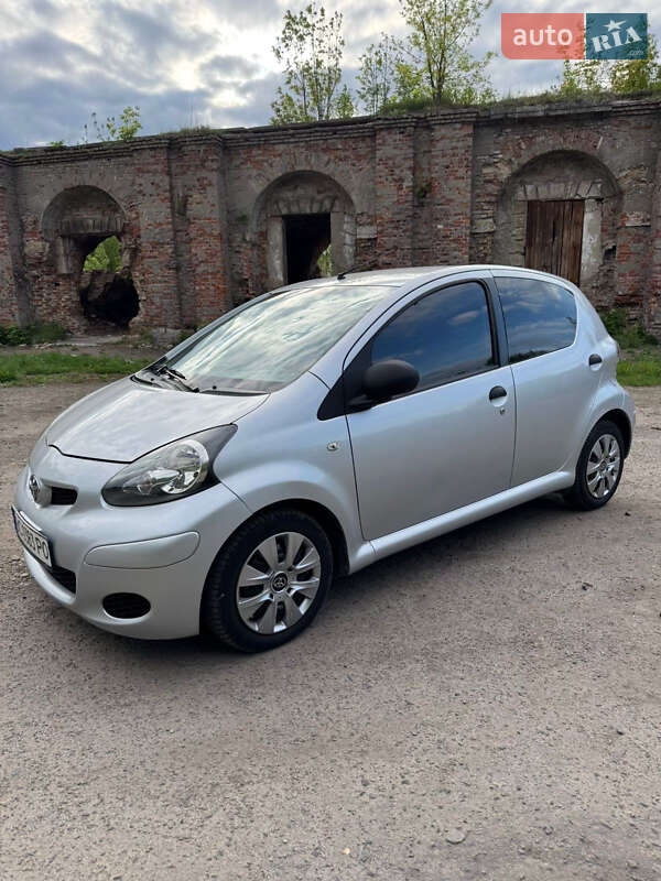 2010 toyota aygo