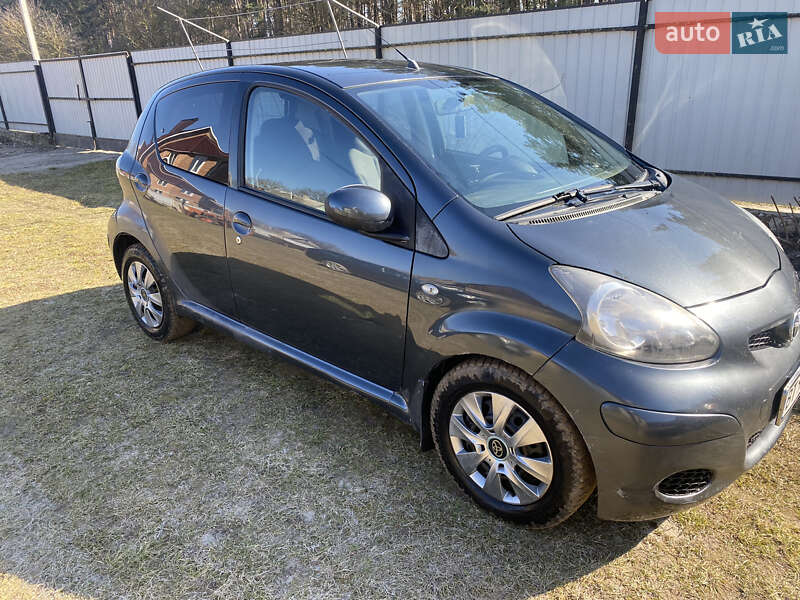 2011 toyota aygo