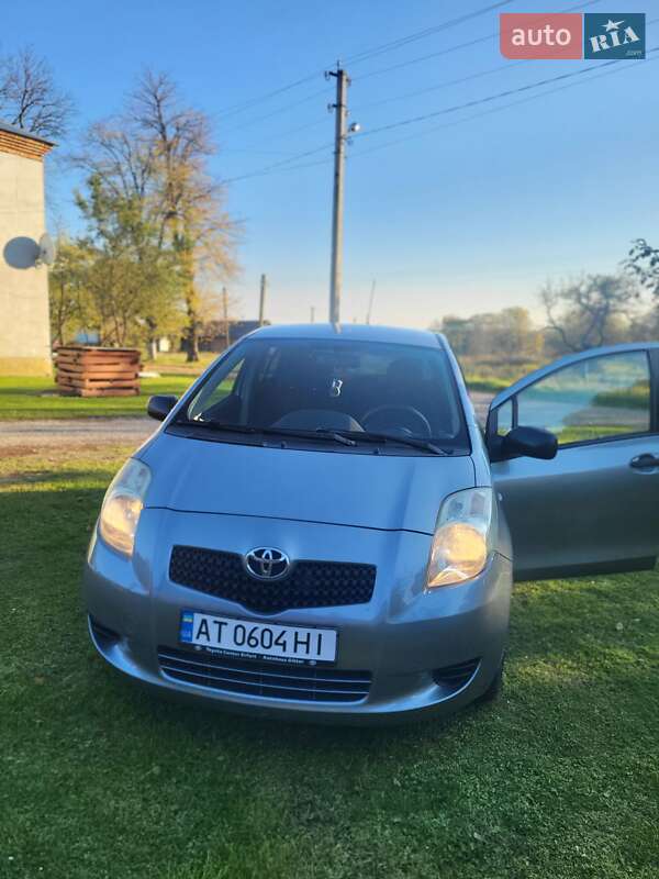 2005 toyota yaris