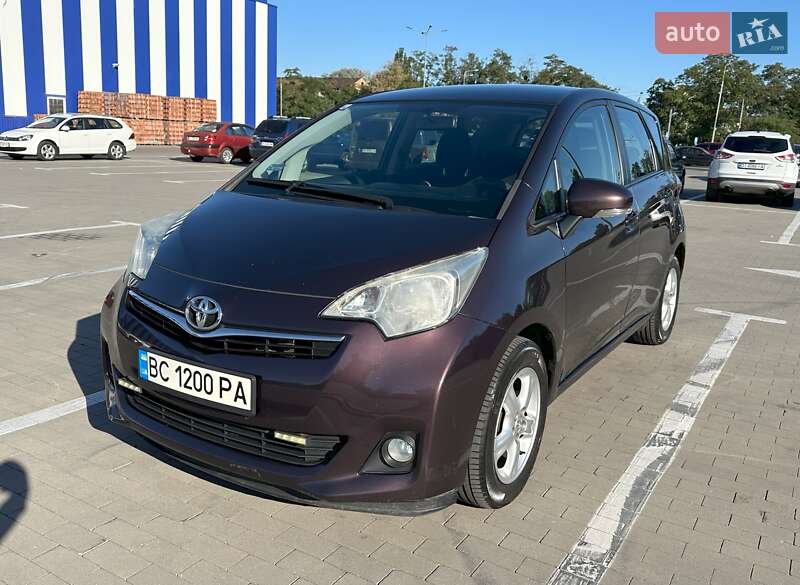 2011 toyota verso