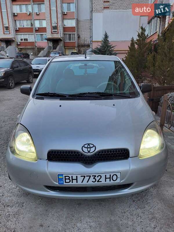 2000 toyota yaris