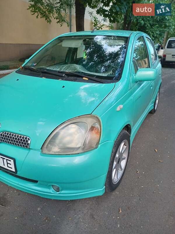 2000 toyota yaris