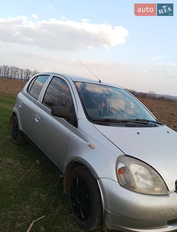 2000 toyota yaris