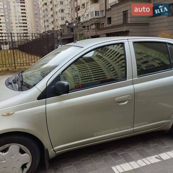 2002 toyota yaris