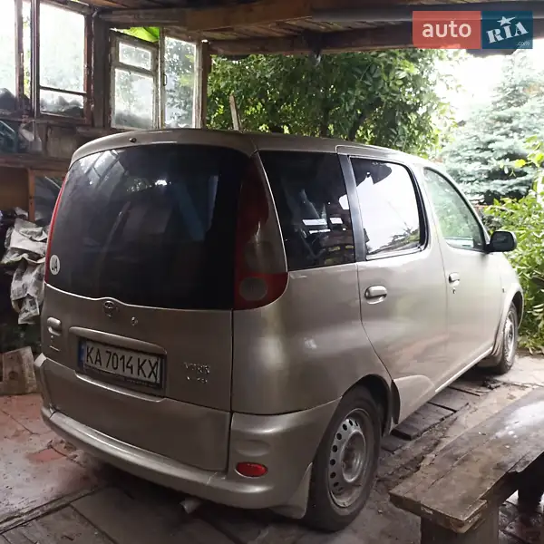 2000 toyota yaris