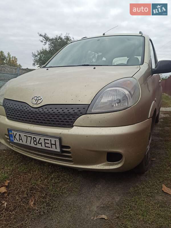 2000 toyota yaris verso