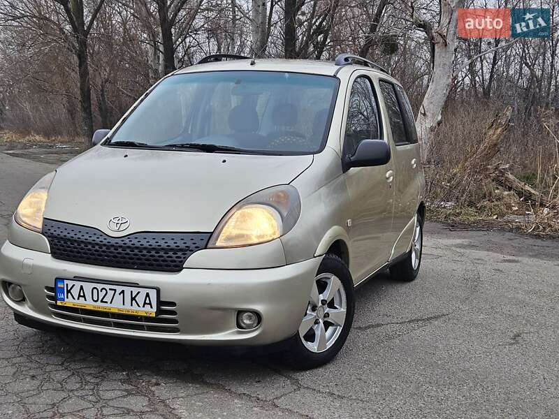 2000 toyota yaris