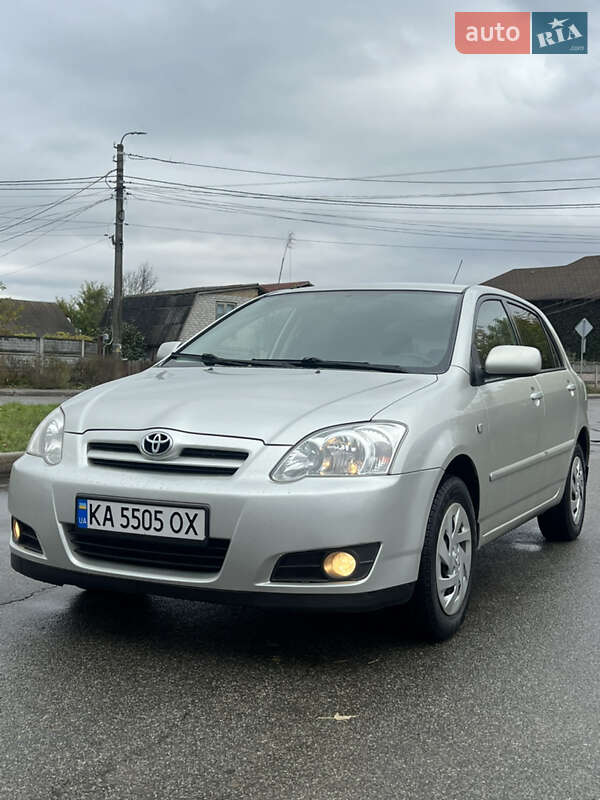 2004 toyota corolla