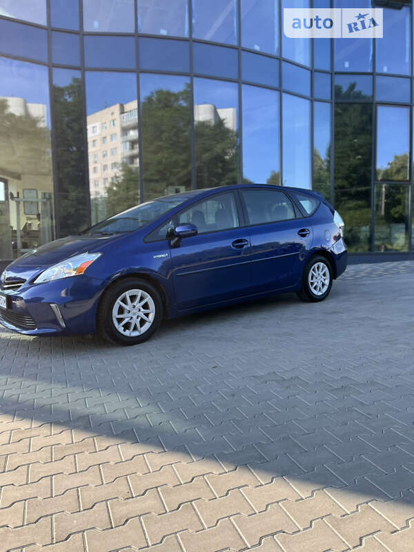 2011 toyota prius v