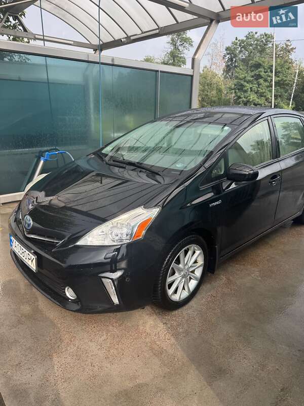 2014 TOYOTA Prius V