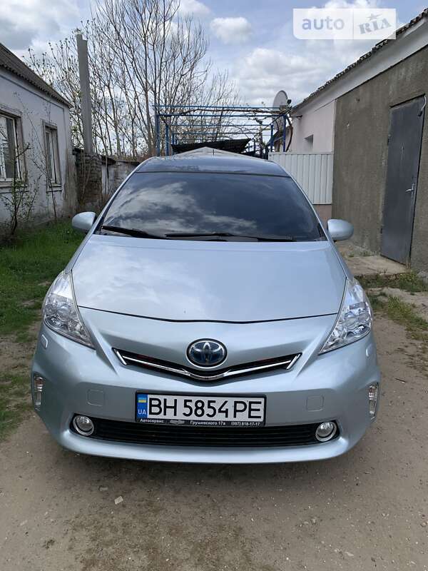 2011 toyota prius v