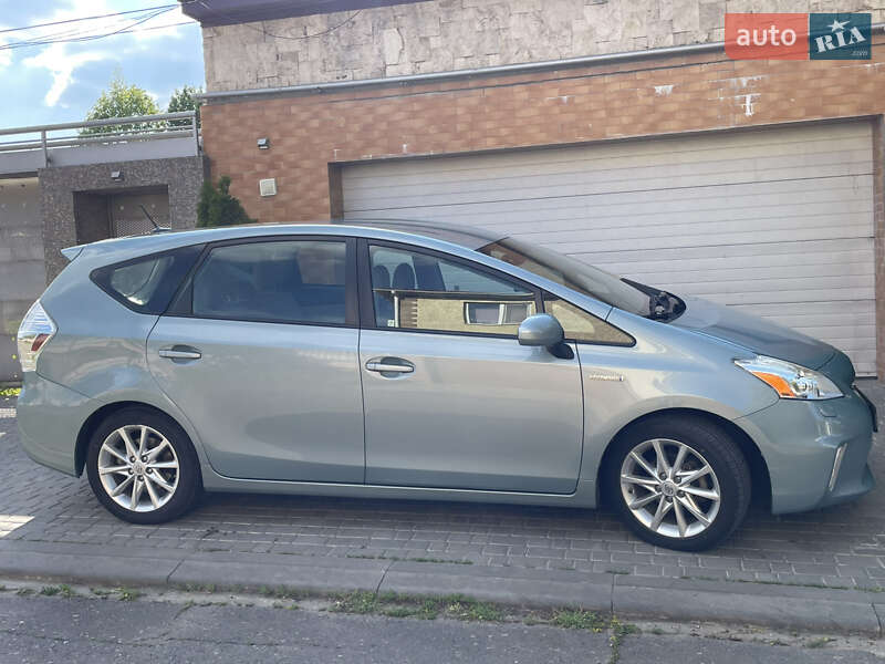 2014 TOYOTA Prius V