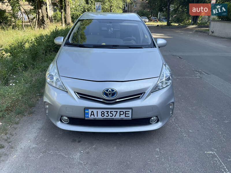 2011 toyota prius v