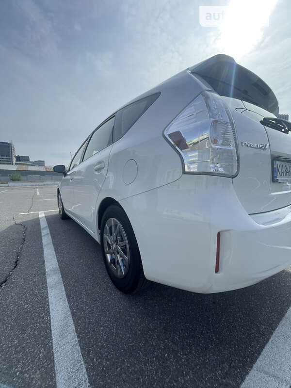 2013 toyota prius v