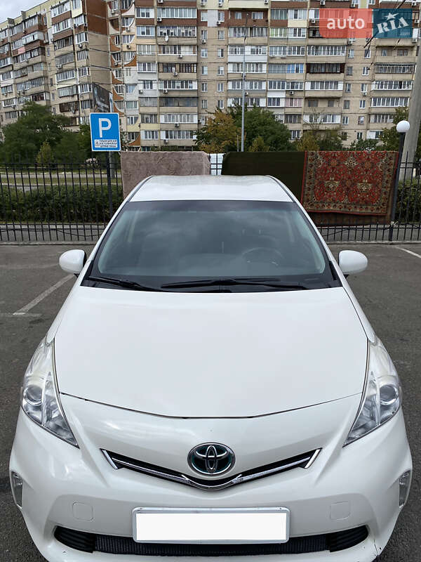 2013 toyota prius v