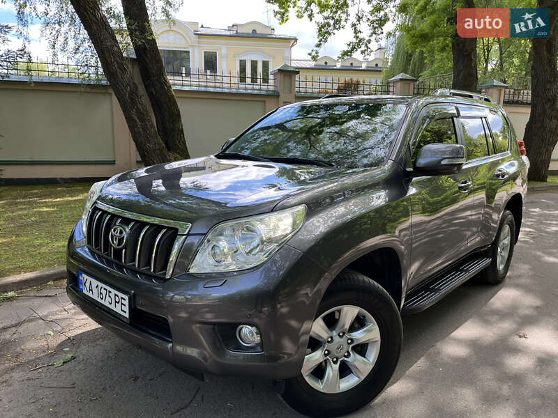 2010 toyota land cruiser