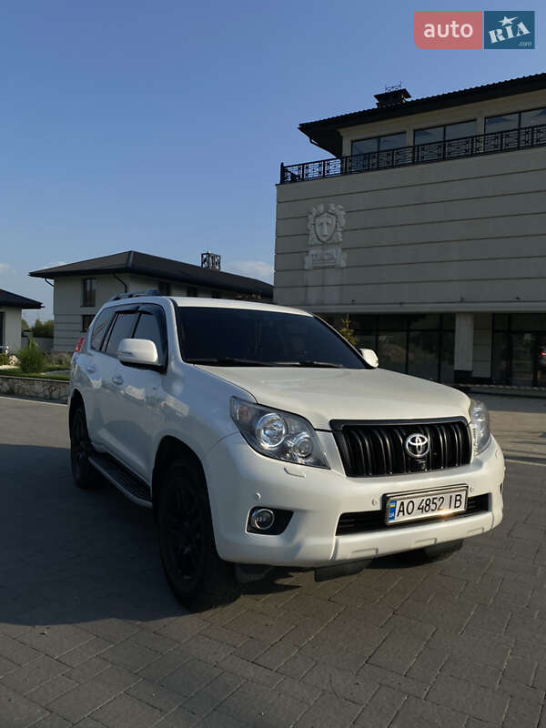2010 toyota land cruiser 150