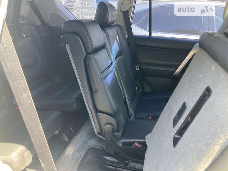 2010 toyota prado