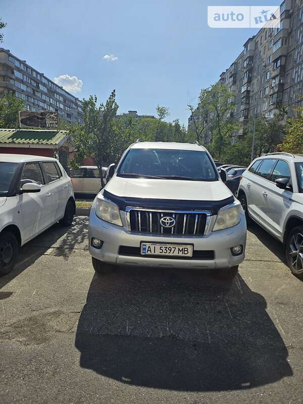 2010 toyota land cruiser