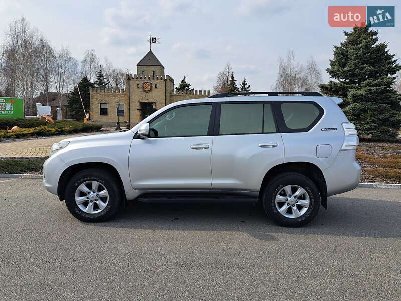 2012 toyota land cruiser prado