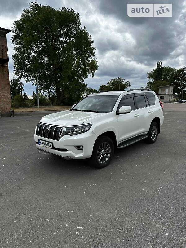 2017 toyota land-cruiser-150