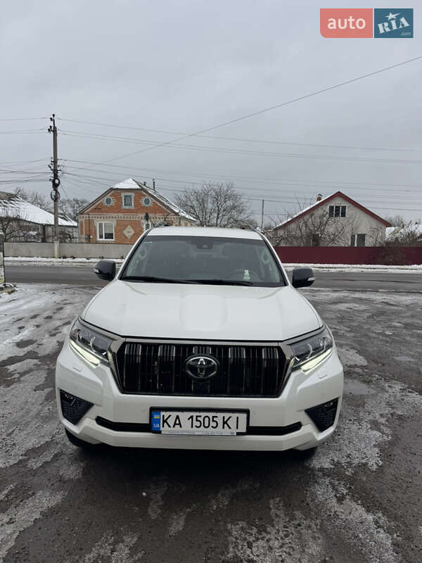 2022 toyota land cruiser prado