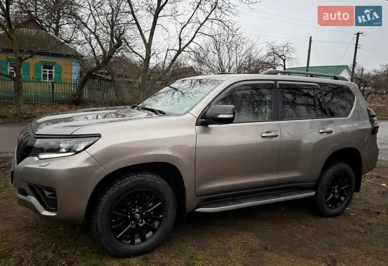 2023 toyota land cruiser prado