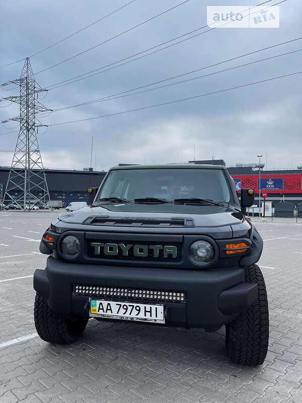 2016 toyota fj-cruiser