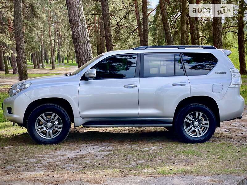 2010 toyota land cruiser 150