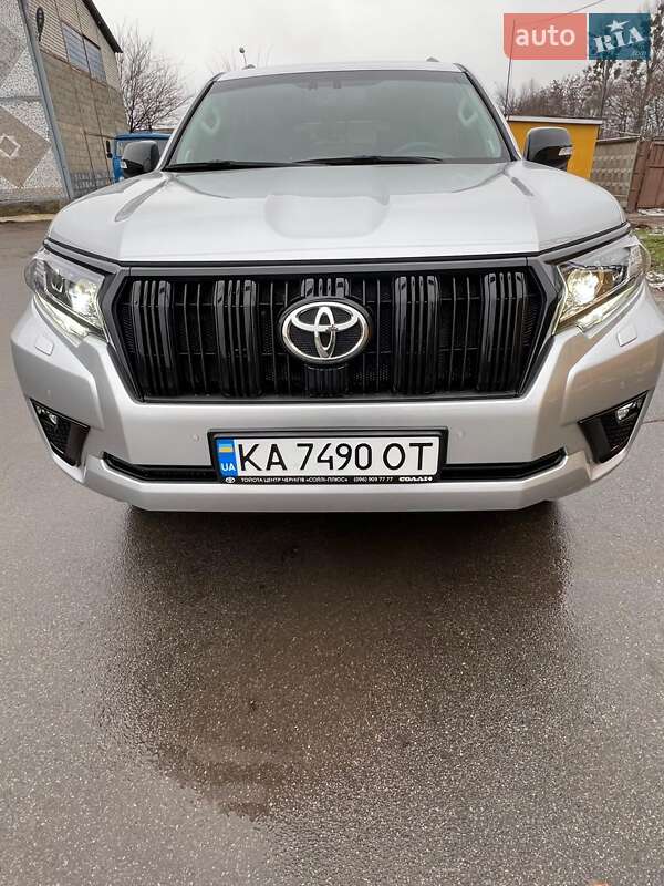 2022 toyota land cruiser prado