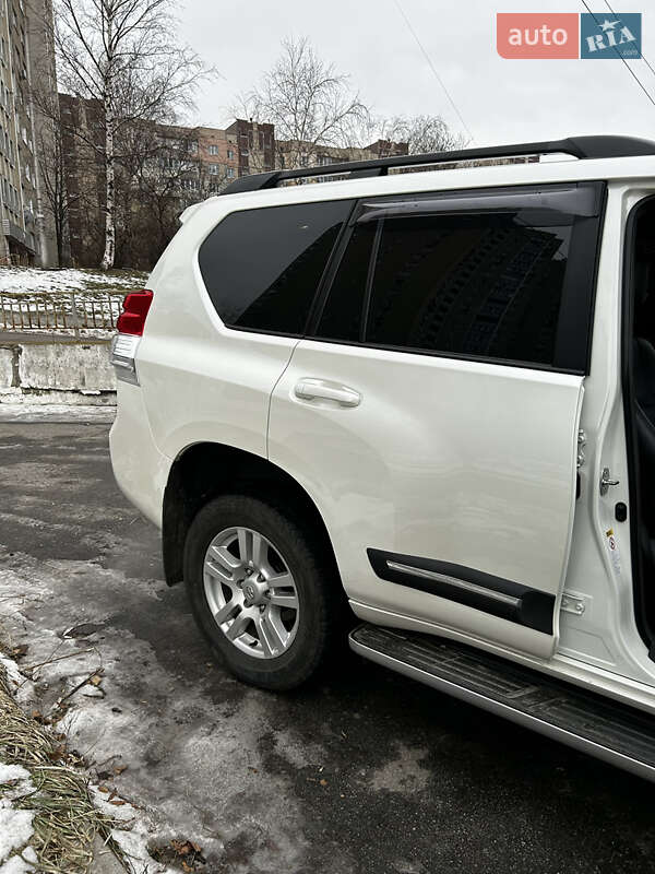 2013 toyota land cruiser prado