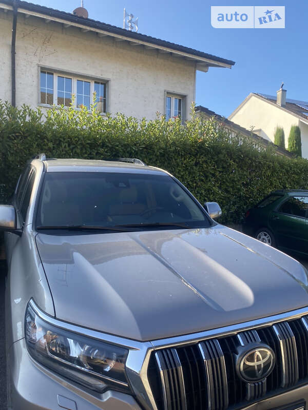 2019 toyota land cruiser prado