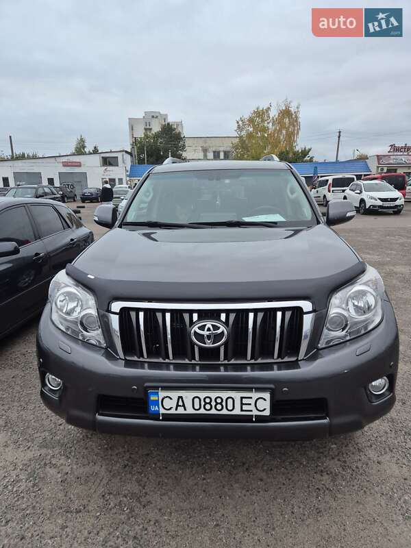 2010 toyota land cruiser