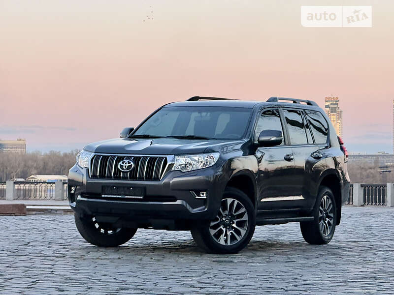 2019 toyota land cruiser 150
