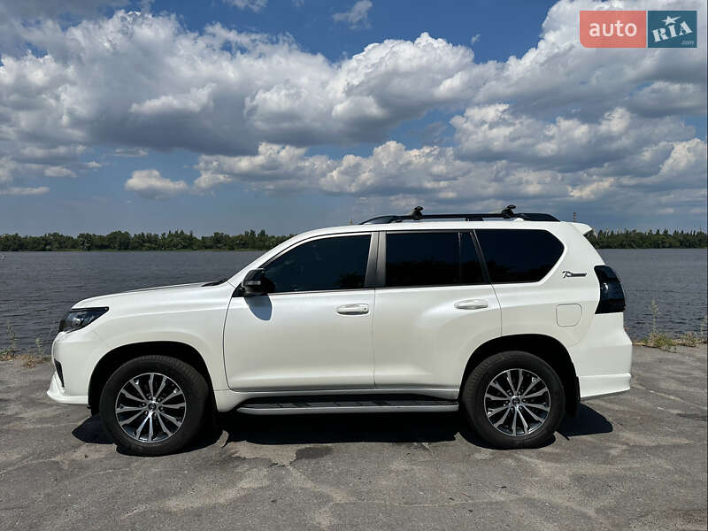 2021 toyota land cruiser prado