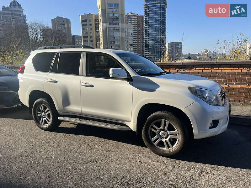 2010 toyota land cruiser
