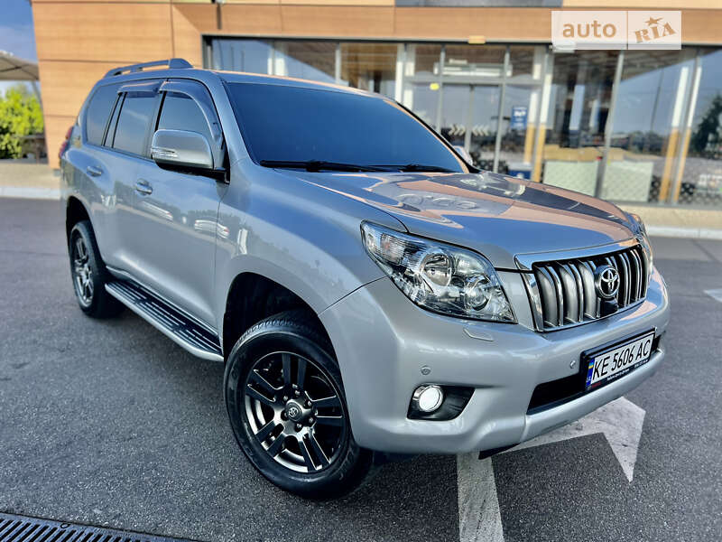 2010 toyota land cruiser