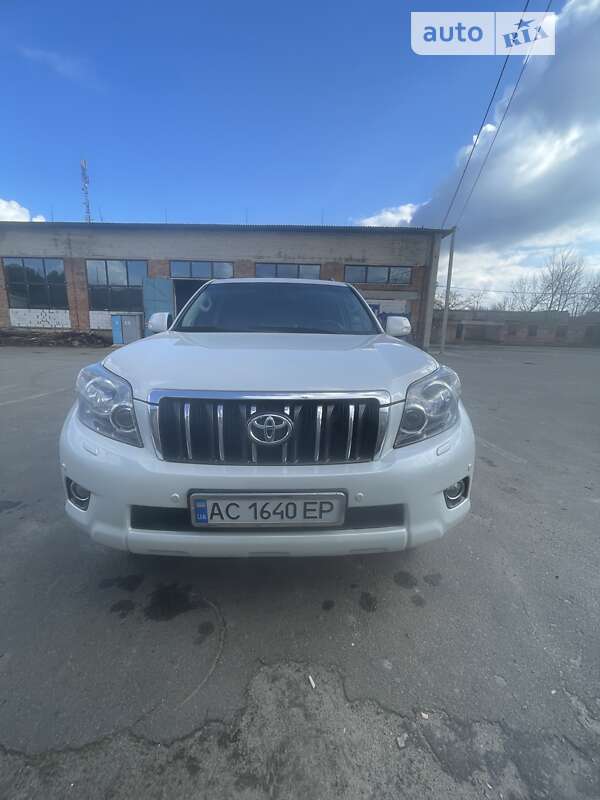 2010 toyota land cruiser 150