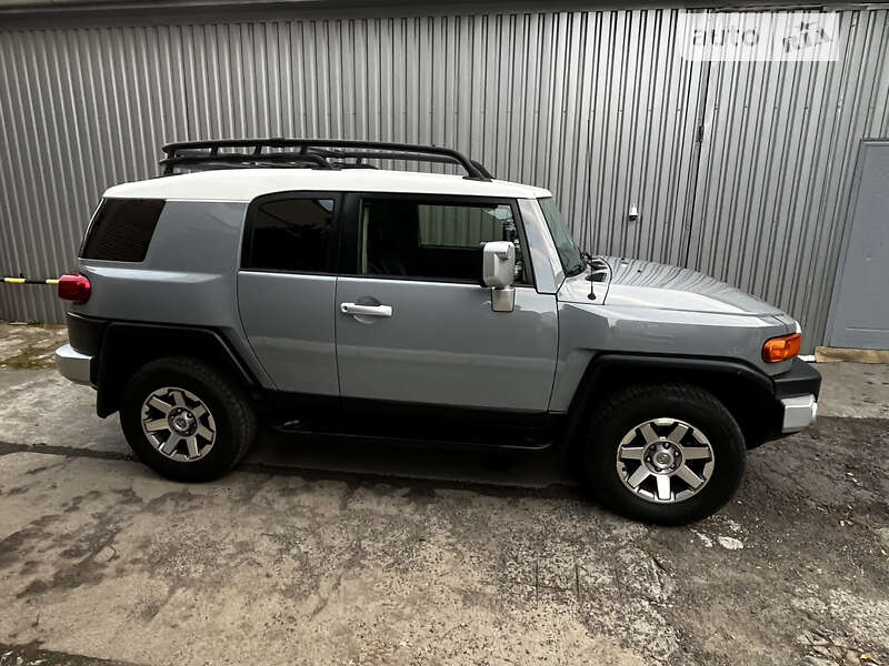 2014 toyota fj-cruiser