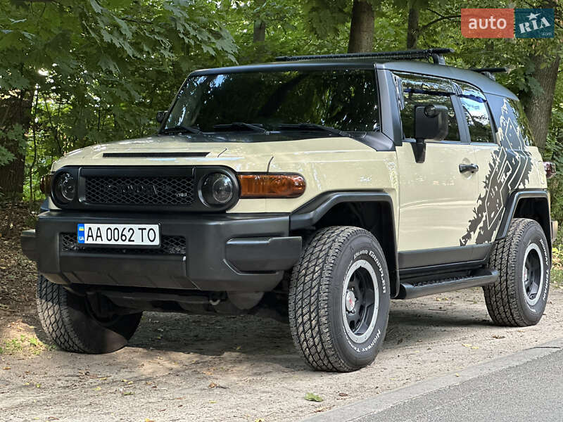 2010 toyota fj cruiser