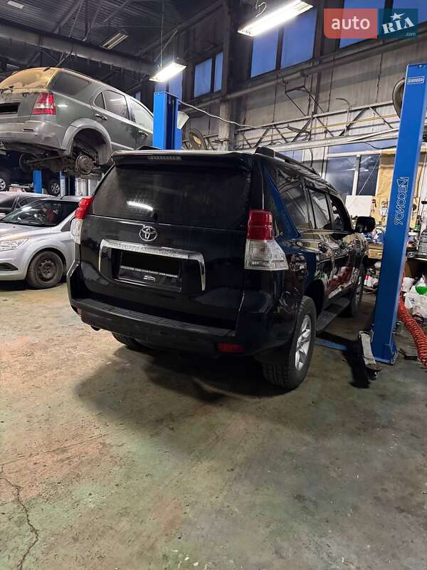 2010 toyota land cruiser 150