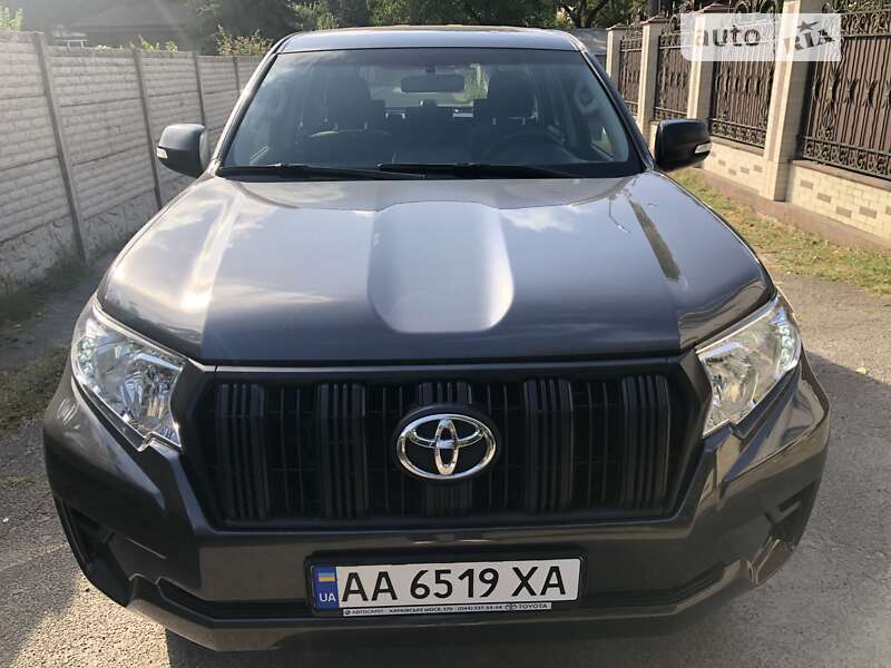 2019 toyota land cruiser 150
