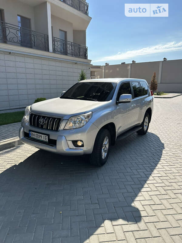 2010 toyota land cruiser