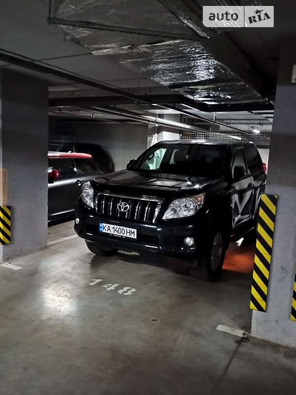 2010 toyota land cruiser