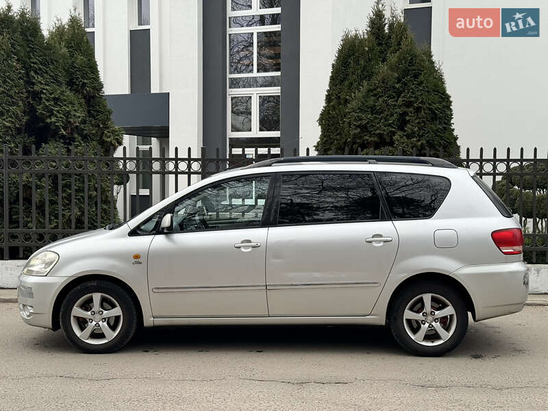 2002 toyota avensis verso