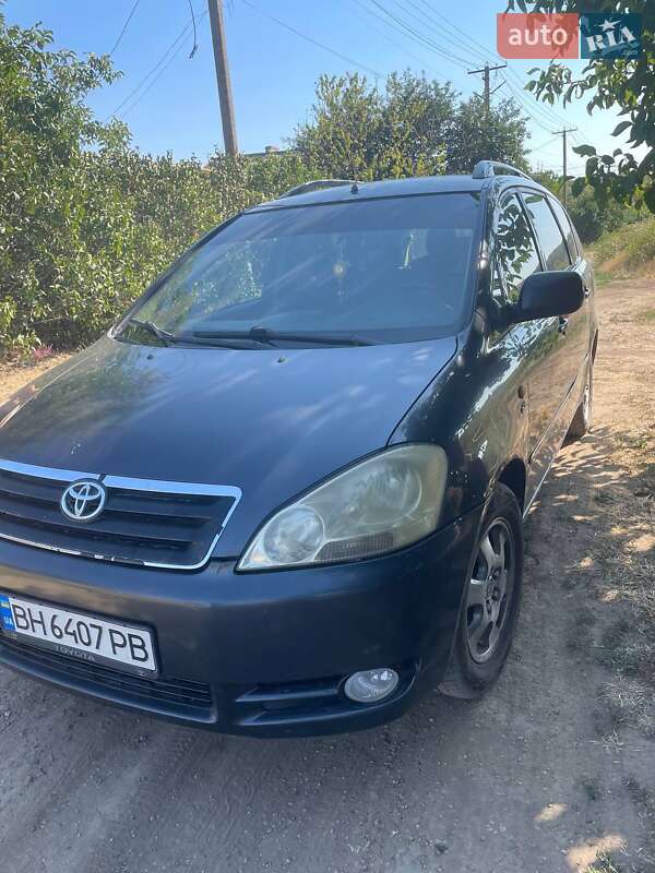 2003 toyota avensis-verso