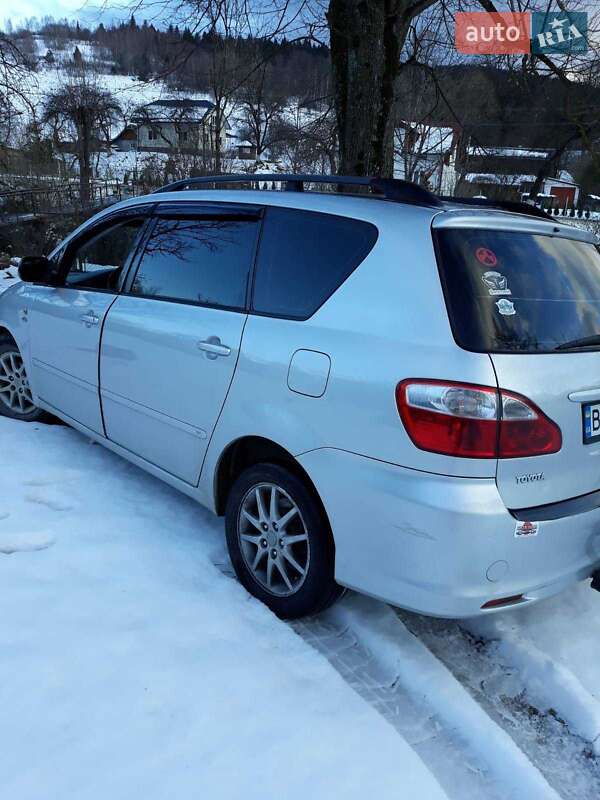 2004 toyota avensis verso